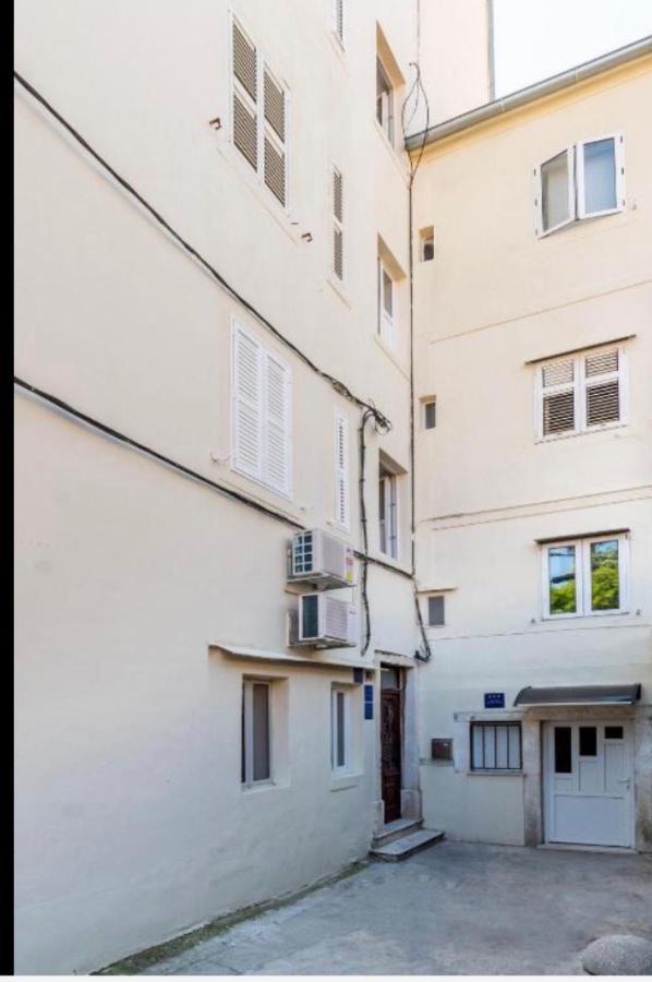 Town Place Apartment Сплит Экстерьер фото
